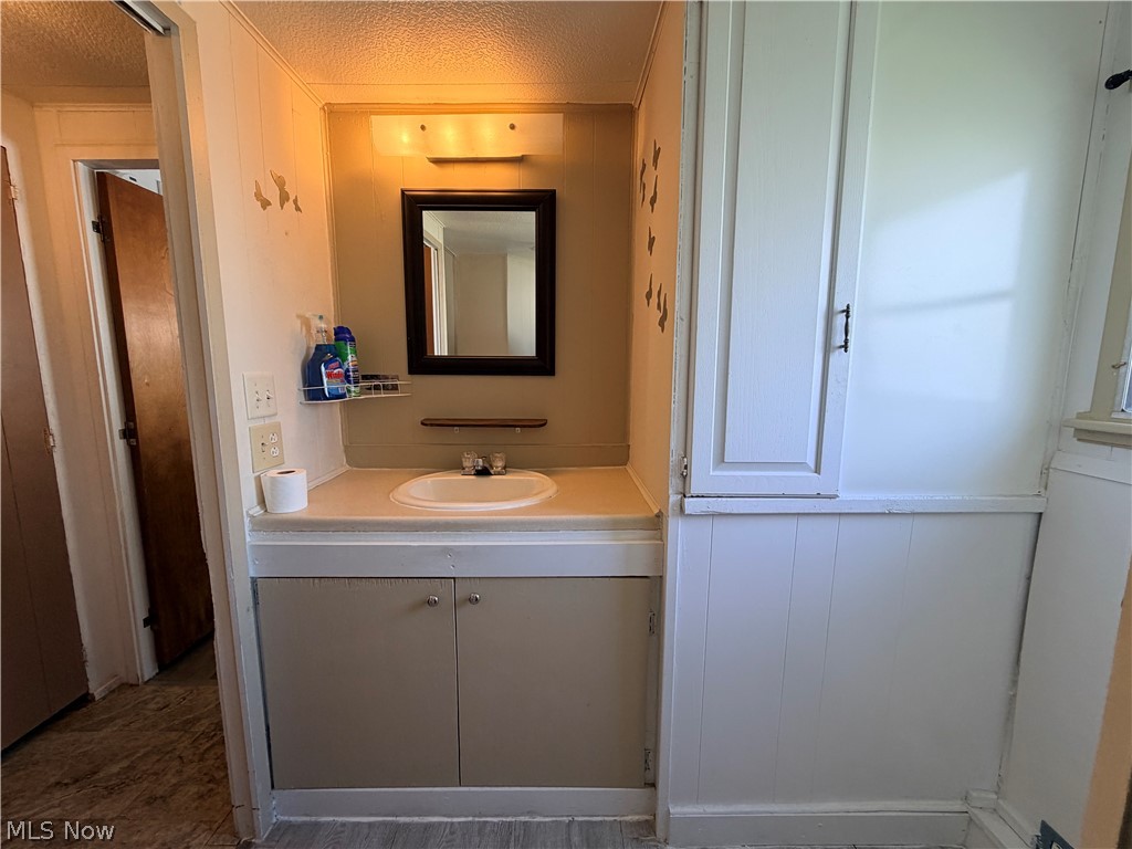 8316 Russell Brooklyn OH 44144