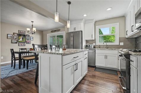 2904 Burr Oak Drive Akron OH 44333