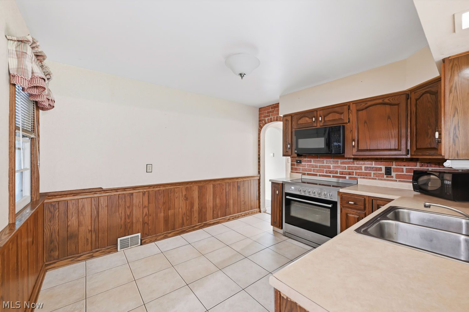 219 Eldon Drive NW Warren OH 44483