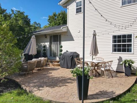 7589 Deer Run Trail Parma OH 44130