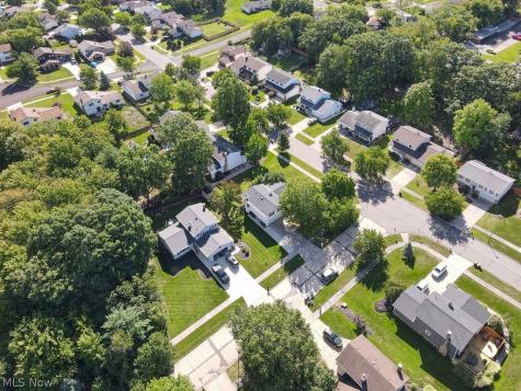 7589 Deer Run Trail Parma OH 44130
