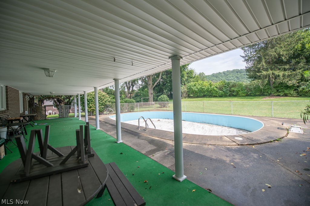 1779 Sunset Lane SE New Philadelphia OH 44663