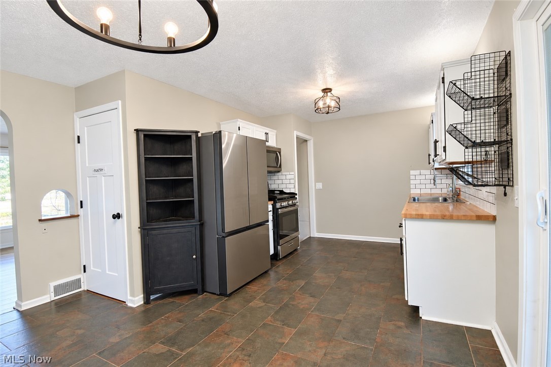 11924 Abbey Road North Royalton OH 44133