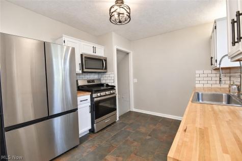 11924 Abbey Road North Royalton OH 44133