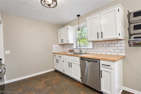 11924 Abbey Road North Royalton OH 44133