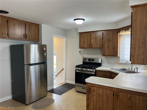 19313 Longview Avenue Maple Heights OH 44137
