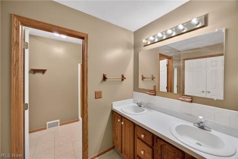 1338 Sharonbrook Drive Twinsburg OH 44087