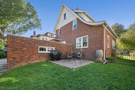 1427 Delia Avenue Akron OH 44320