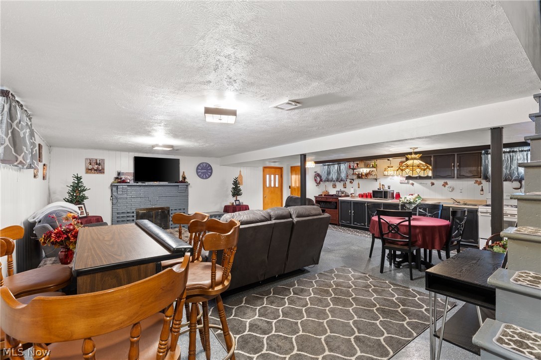 414 E Main Street Richmond OH 43944