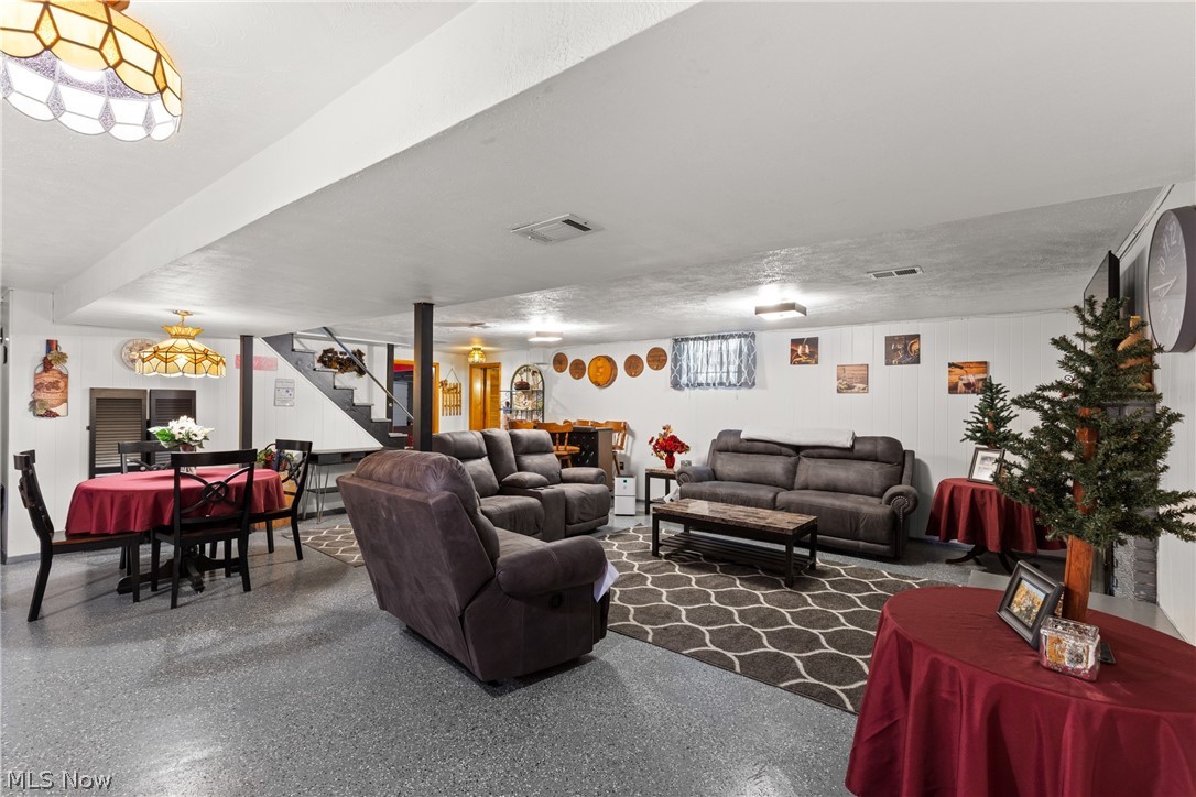 414 E Main Street Richmond OH 43944