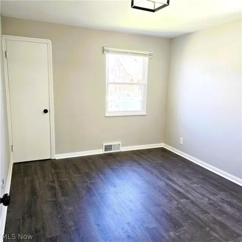 7515 Ridgefield Avenue Parma OH 44129