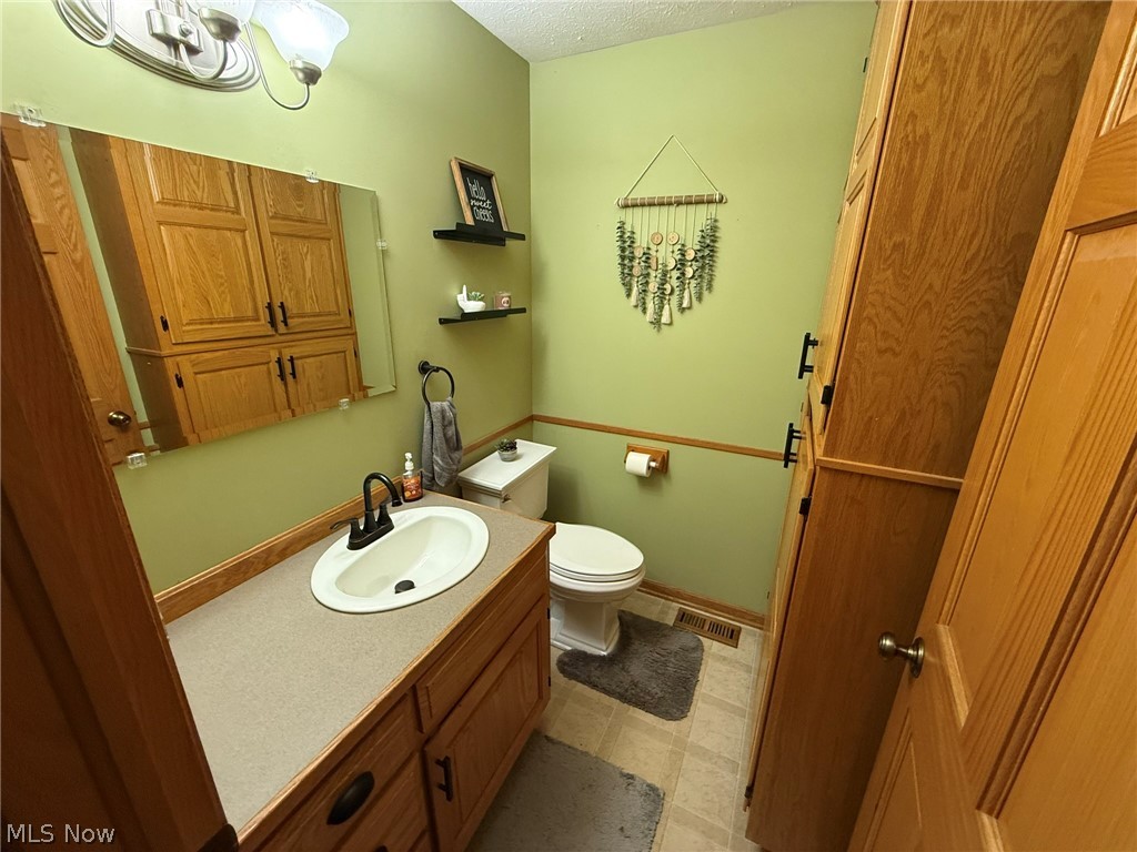 10274 Laurens Drive NE Bolivar OH 44612