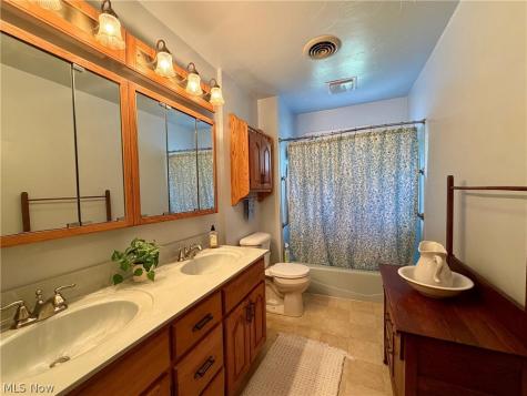 15794 Mayfield Road Huntsburg OH 44046
