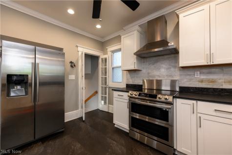 1424 Elmwood Avenue Lakewood OH 44107