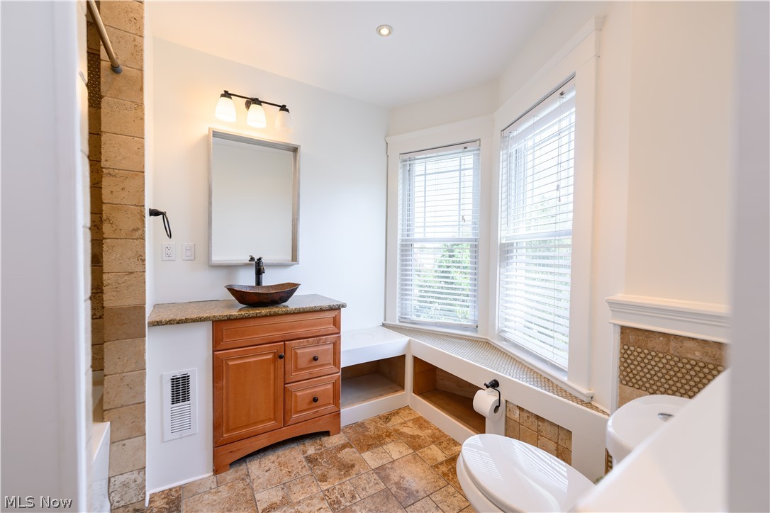 1424 Elmwood Avenue Lakewood OH 44107