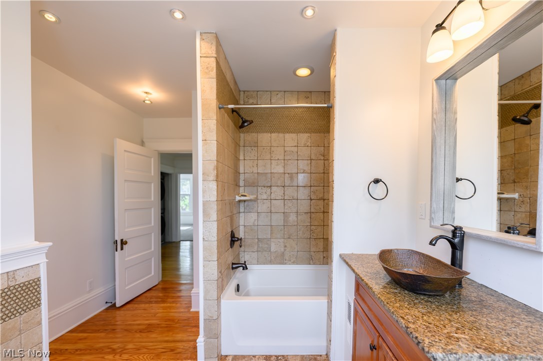1424 Elmwood Avenue Lakewood OH 44107