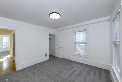 1424 Elmwood Avenue Lakewood OH 44107