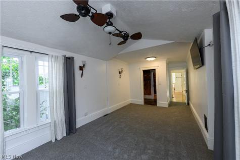 1424 Elmwood Avenue Lakewood OH 44107