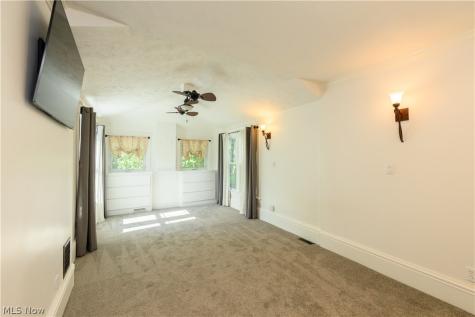 1424 Elmwood Avenue Lakewood OH 44107