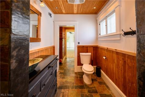 1424 Elmwood Avenue Lakewood OH 44107