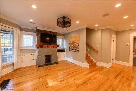 1424 Elmwood Avenue Lakewood OH 44107