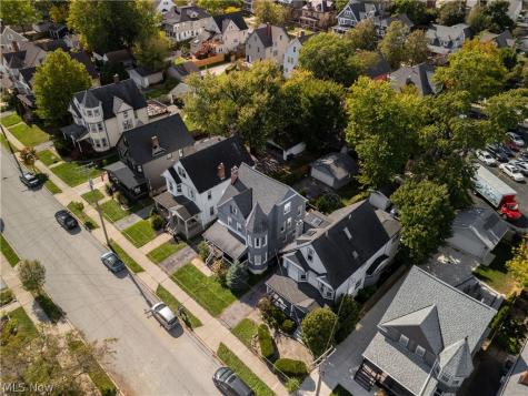 1424 Elmwood Avenue Lakewood OH 44107