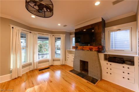 1424 Elmwood Avenue Lakewood OH 44107