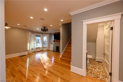 1424 Elmwood Avenue Lakewood OH 44107