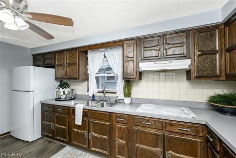 2221 9th Street SW Akron OH 44314