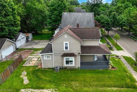 2221 9th Street SW Akron OH 44314