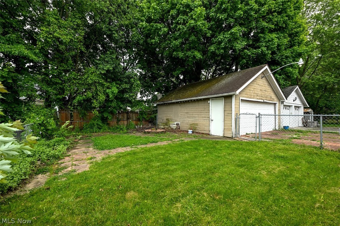 2221 9th Street SW Akron OH 44314