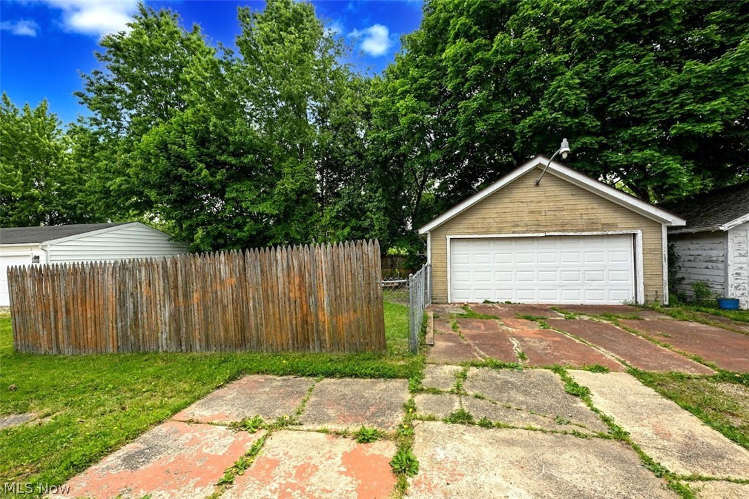 2221 9th Street SW Akron OH 44314