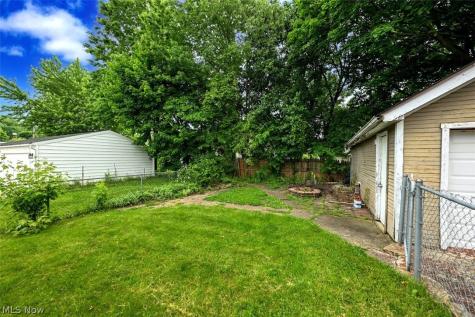 2221 9th Street SW Akron OH 44314