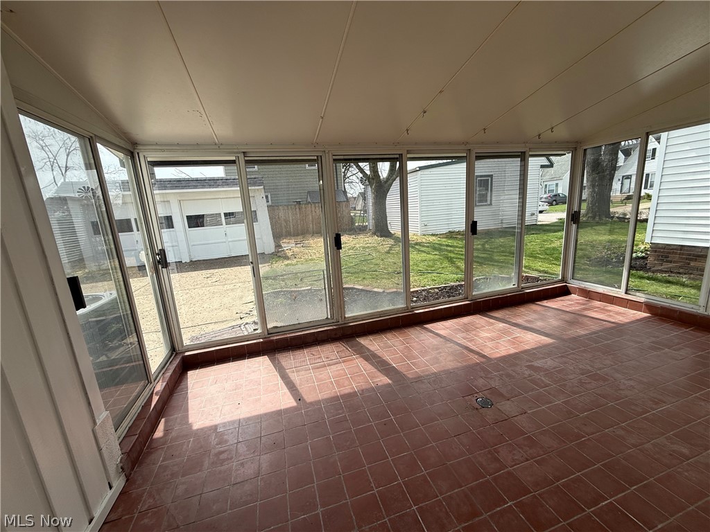 16501 Larchwood Avenue Cleveland OH 44135