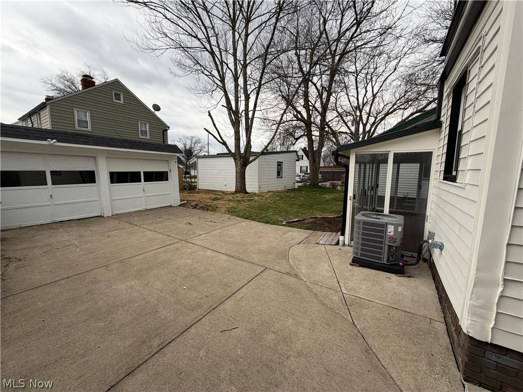 16501 Larchwood Avenue Cleveland OH 44135