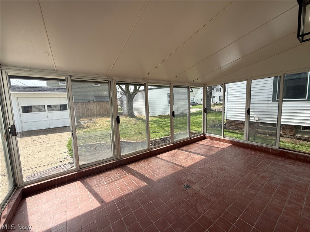 16501 Larchwood Avenue Cleveland OH 44135