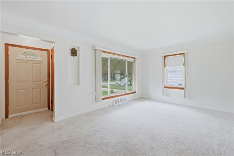 839 E 260th Street Euclid OH 44132