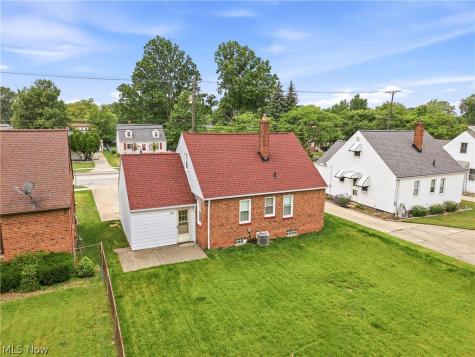 839 E 260th Street Euclid OH 44132