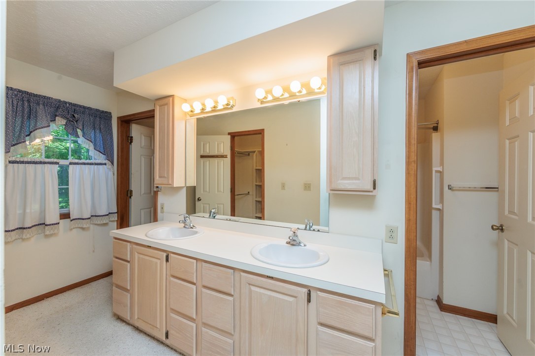 818 Shagbark Trail Medina OH 44256