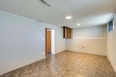 26288 Aaron Drive Euclid OH 44132