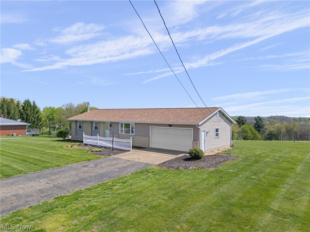 1830 Baird Avenue NE Paris OH 44669