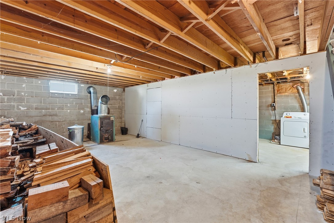 1830 Baird Avenue NE Paris OH 44669
