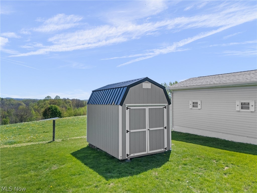 1830 Baird Avenue NE Paris OH 44669