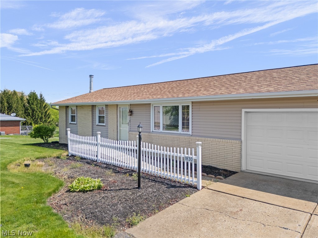 1830 Baird Avenue NE Paris OH 44669