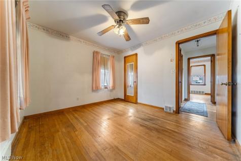 19605 Kewanee Avenue Cleveland OH 44119