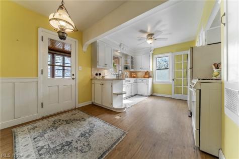 19605 Kewanee Avenue Cleveland OH 44119