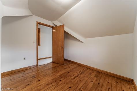 19605 Kewanee Avenue Cleveland OH 44119