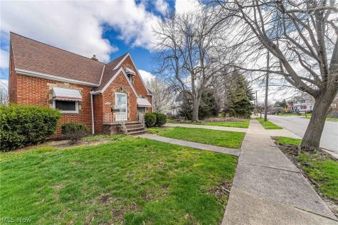 19605 Kewanee Avenue Cleveland OH 44119