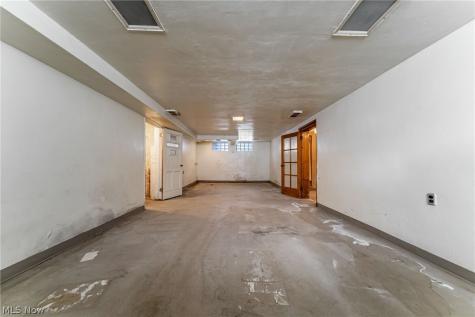 19605 Kewanee Avenue Cleveland OH 44119