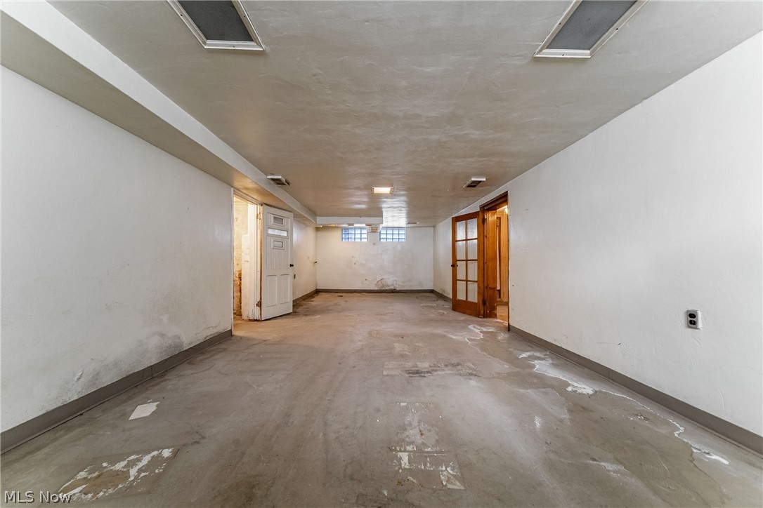 19605 Kewanee Avenue Cleveland OH 44119
